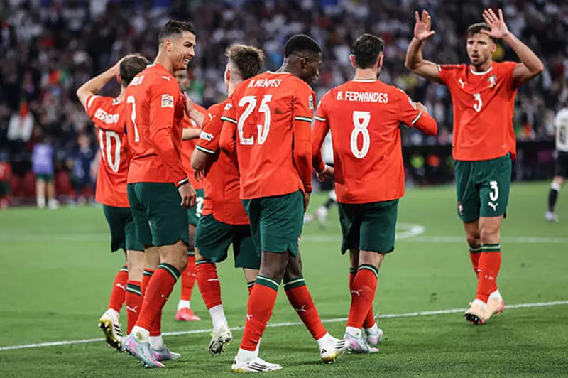 رونالدو يترقب.. ماذا تحتاج البرتغال للتأهل لكأس العالم؟